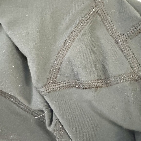 👀 97. LULULEMON black crop legging Sz 4 - Picture 4 of 8